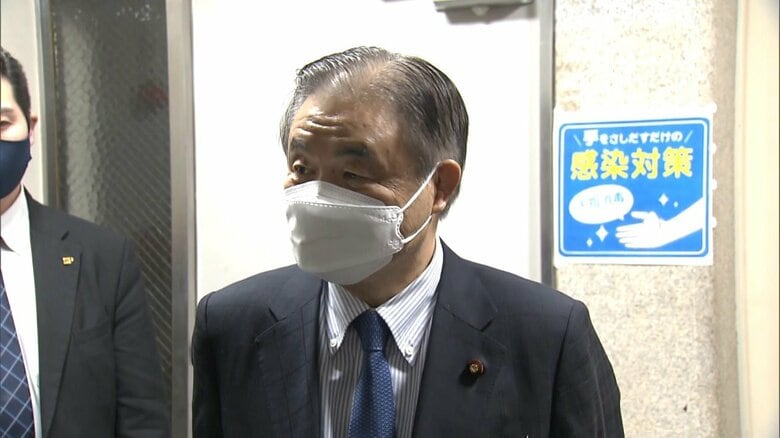 兵庫県連幹部と協議後、取材に応じる遠藤選対委員長