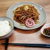 激辛ホルモンに飛騨牛すじも…個性派焼きそばが揃う話題の焼きそば専門店 もちもち太麺にこだわりソース