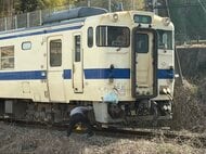 JR筑豊線の踏切で列車と車が衝突　桂川～原田間の上下線で運転見合わせ　福岡・飯塚市【23日　午前11時35分現在】