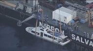 「KAZU I」海面に浮上　沈没から33日ぶり…作業船上に引き揚げ、事故原因究明へ