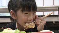 「みんなで食べたらおいしい」子ども食堂が夏休みの夜の居場所に　物価高騰で「お土産付き」新たな役割も