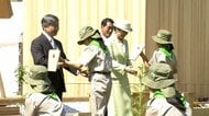 天皇皇后両陛下が愛媛の森に記念植樹「豊かな森林を未来へ」　「『ピース』に会うのが夢でした」　皇后さまが”奇跡のシロクマ”に涙ぐまれる
