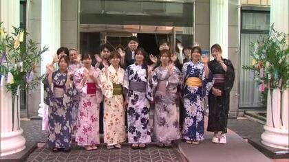 美作大学で夏の風物詩「七夕浴衣登校」将来の夢を短冊に込め…涼しげな浴衣姿の学生で華やかに【岡山】