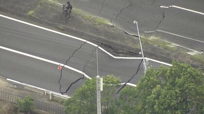 4車線にわたり大きくへこみ…国道16号線が大規模陥没し通行止めに復旧の見通し立たず　“ゲリラ豪雨”の影響か　千葉・市原市