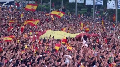 W杯2度目制覇のスペイン代表が凱旋　マドリードに約200万人　優勝パレードで歓喜の声　FIFA世界ランキング1位返り咲き
