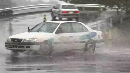 冬道安全運転へ凍結路面を体験　県外からの職員「一層気を付ける」 岩手県