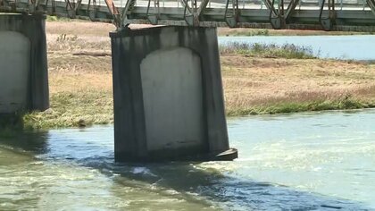 2つの市を結ぶ橋の橋脚傾く　路面に大きな亀裂…通勤・通学で利用も全面通行止め　大雨の影響か【岡山発】