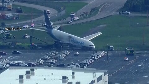 アマゾン貨物機が滑走路をオーバーランし炎上　複数の車に衝突、少なくとも5人死亡　米フロリダ州