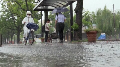 「洗濯物が乾かない」列島で大雨、東京は最長33日連続の長雨に　台風26号が1日ごろ関東接近へ　土砂災害など警戒