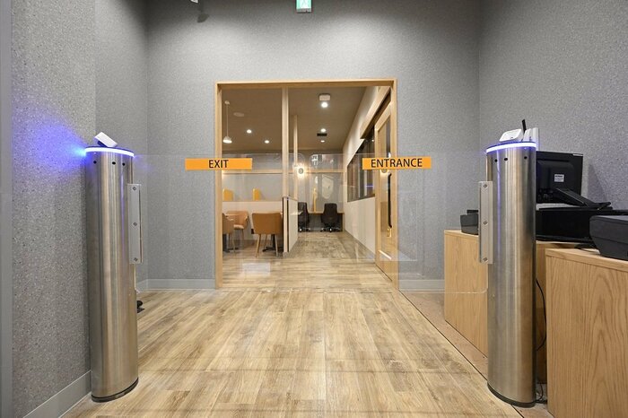 入退店はレシートに印字されたQRコードを使う(提供:株式会社B&V)