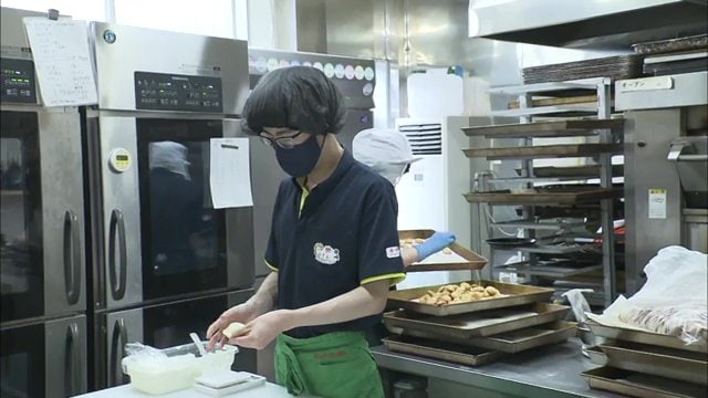 パンを作る遠藤大輝さん
