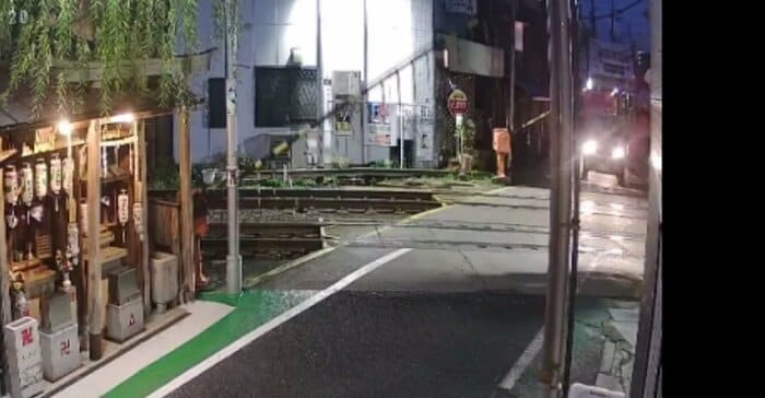 踏切が上がる(視聴者提供・防犯カメラより)