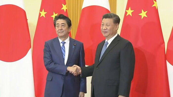 握手をする日中両首脳(2019年12月)