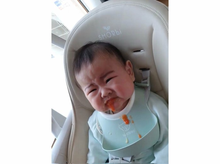 トマトペーストを食べたお兄ちゃん