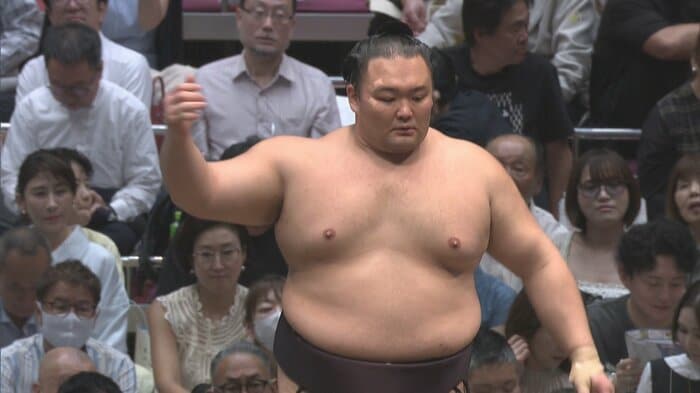 金峰山との一番に臨む朝乃山（14日）　画像提供：日本相撲協会