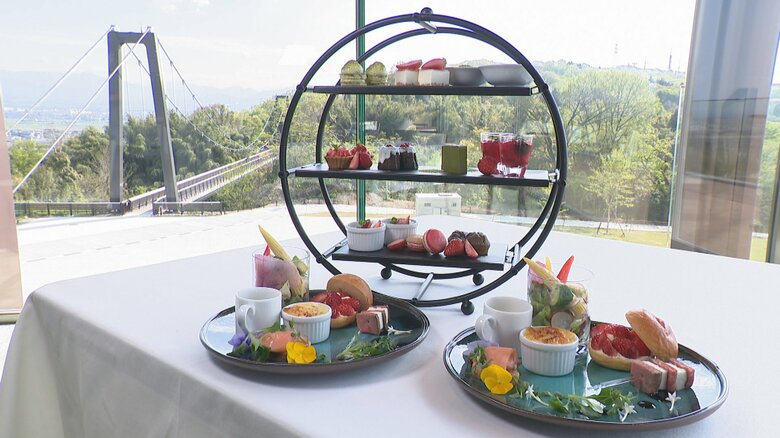 富山の絶景を味わう2つのカフェ 結婚式場レストランとヒスイ海岸のメロンスイーツ|FNNプライムオンライン