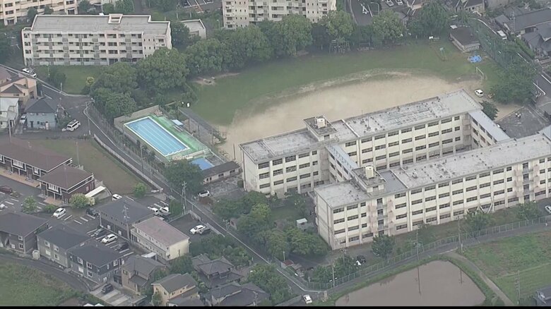 プール開きで湿疹・しびれ・腹痛…小学校で児童25人が体調不良訴え搬送　原因究明まで北九州市の小・中学校でプール中止｜FNNプライムオンライン