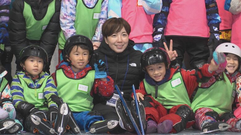 金メダリスト・小平奈緒さんが「先生」　スケート楽しんで！　初心者対象のスケート教室　｜FNNプライムオンライン