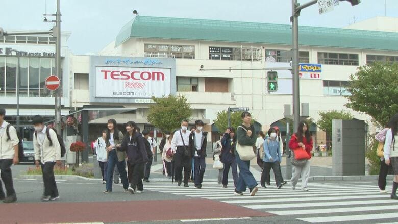 「寒暖差激しくて、疲れちゃう」朝晩は冷え込み…秋の装いに　｜FNNプライムオンライン