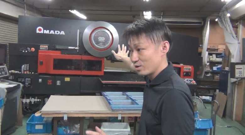 板金加工業の実情を話してくれた専務取締役の福村さん