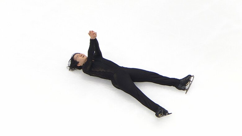 全日本で演技後、氷上に寝そべって力尽きる鍵山