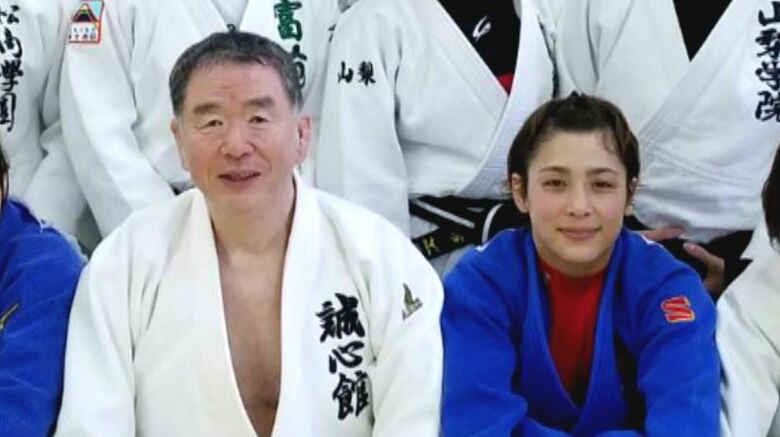 左：恩師の村山良治さん