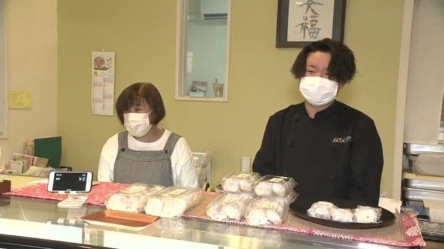 接客をする四代目の知弥さん