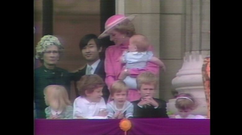 昭和60年（1985年） エリザベス女王の誕生日パレードを英王室の方々とご覧に