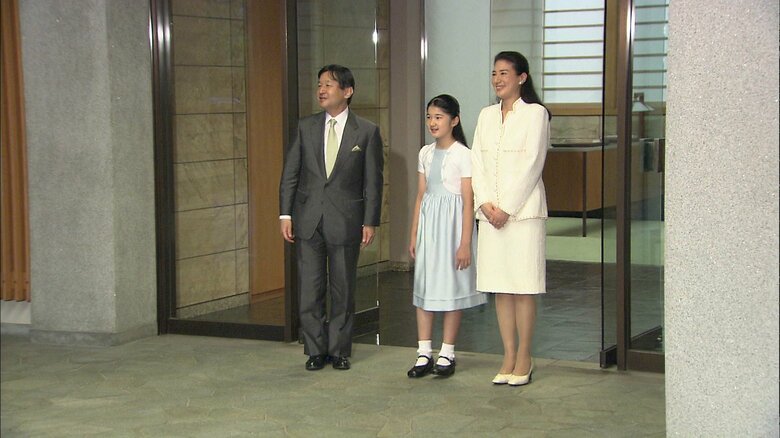 東宮御所で取材に応えられる皇太子ご一家