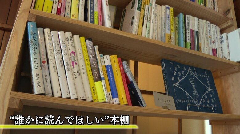 店主らが持ち寄った「小僧文庫」の本棚