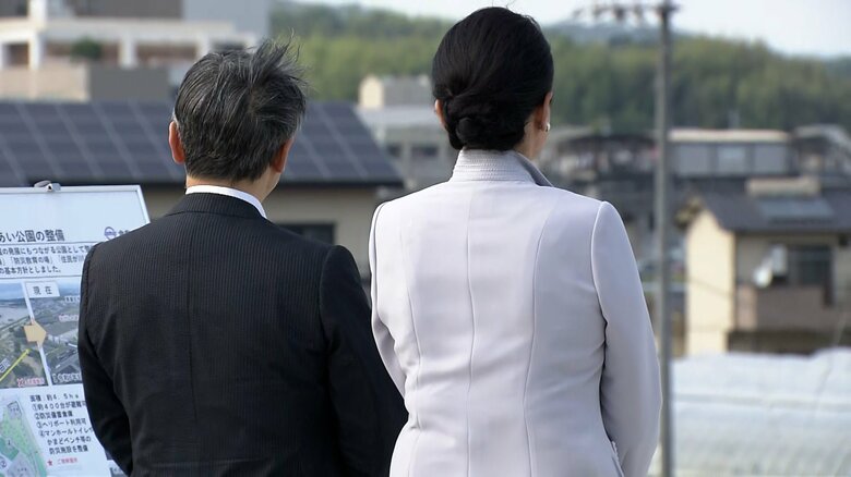 犠牲者に黙祷を捧げられた