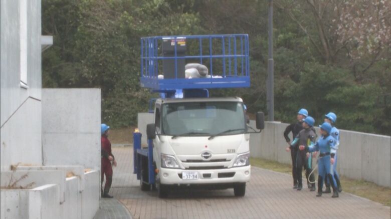 スタッフに寄り添われながら慎重に