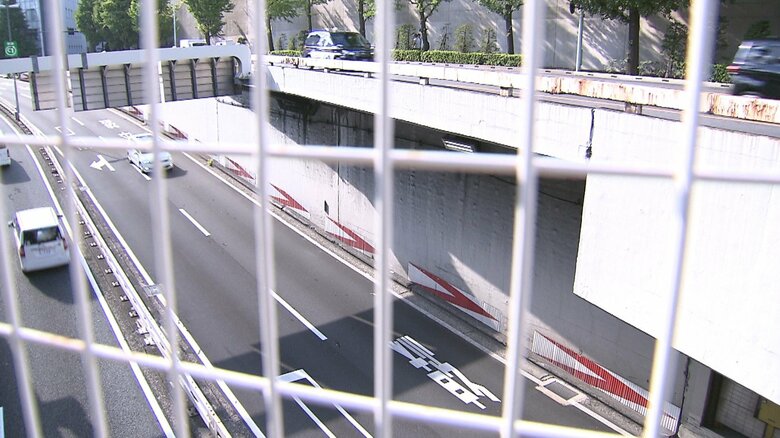 当て逃げ事故が起きた現場（1日午後 東京･中央区）