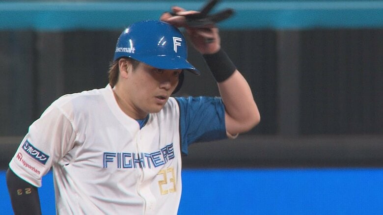 6回タイムリーツーベースを放った伏見寅威選手