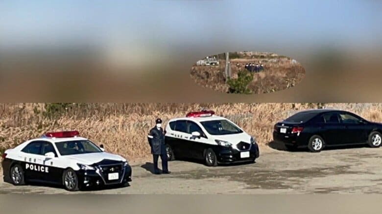 遺体を捜索する宮城県警（視聴者撮影・画像は一部加工）