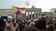ドイツの首都ベルリンでテロ30人死傷　性的マイノリティー数十万人のイベントに車突入　イスラム過激派の男を射殺