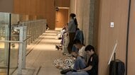 鉄道運転見合わせにより帰宅困難者の姿も　愛知・岐阜でレベル5氾濫特別警報