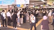 タクシー1時間待ち…駅に長蛇の列…地震から一夜 首都圏の交通網混乱