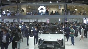 世界初「夢の全固体電池」も?! 上海モーターショーで注目“中国のテスラ”NIOの実力