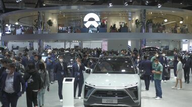 世界初「夢の全固体電池」も?! 上海モーターショーで注目“中国のテスラ”NIOの実力
