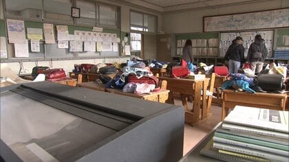 「覚えていないことがいっぱい」13年ぶりの母校…帰宅困難区域の小学校から私物持ち出し　校舎の老朽化進む　福島・大熊町