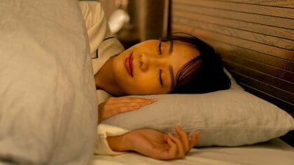 「寝る」だけでは足りない！疲労回復のカギとなる3つの食べ方ルールと気をつけたい「疲れたときは甘いもの」の選択