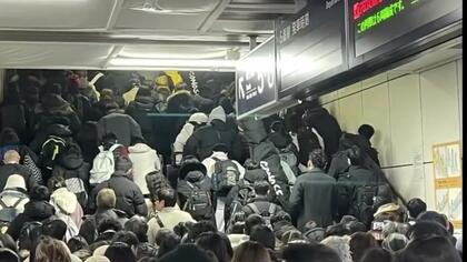 【最新情報 札幌圏の最終列車を繰り上げへ】“災害級の記録的豪雪”でJR北海道が28・29日午後9時以降に札幌駅を発着する列車を運休〈北海道〉