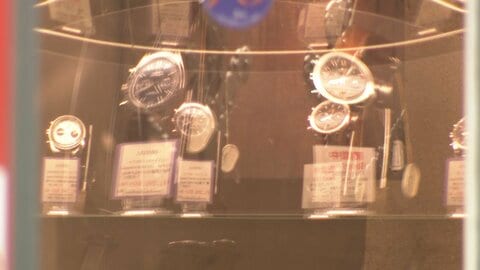 上りエスカレーター逆走して地下へ逃走か　4600万円相当の高級腕時計を客装い持ち去り　「中野ブロードウェイ」時計店窃盗事件