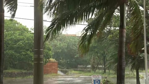 【中継】暴風域に入った石垣島　与那国空港で最大瞬間風速41.7m観測　八重山地方は猛烈な風に厳重な警戒を　大型で強い台風30号
