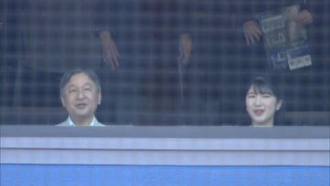 「楽しみにしてまいりました。子供の時以来なので」天皇陛下と愛子さまが伝統の「早慶戦」観戦　令和初の天覧試合