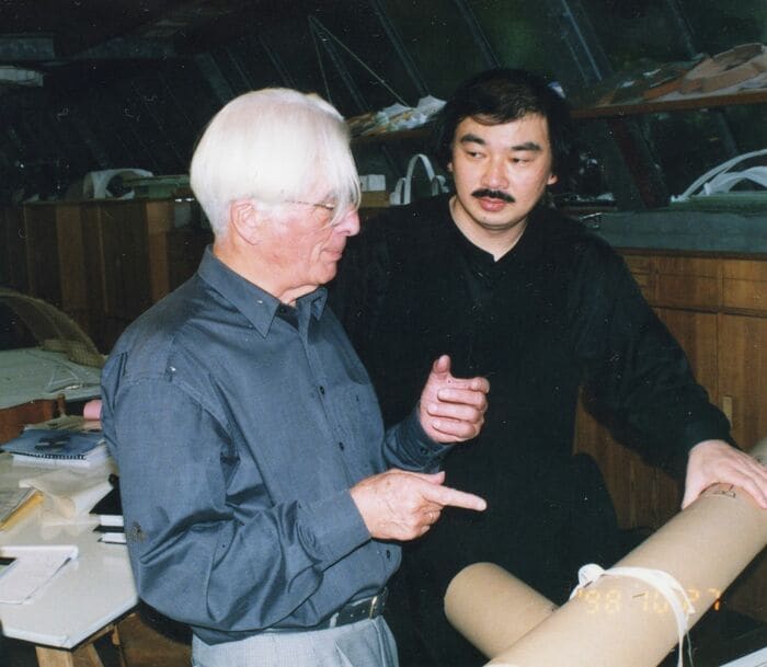 フライ・オットー氏と 1998年 シュトットガルト郊外のスタジオにて Courtesy of Shigeru Ban Architects