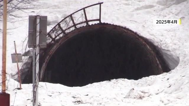 2025年4月撮影 雪崩により塞がれたJR只見線