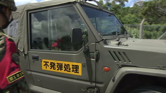 爆発があった保管庫に向かう車両(9日午後2時過ぎ)