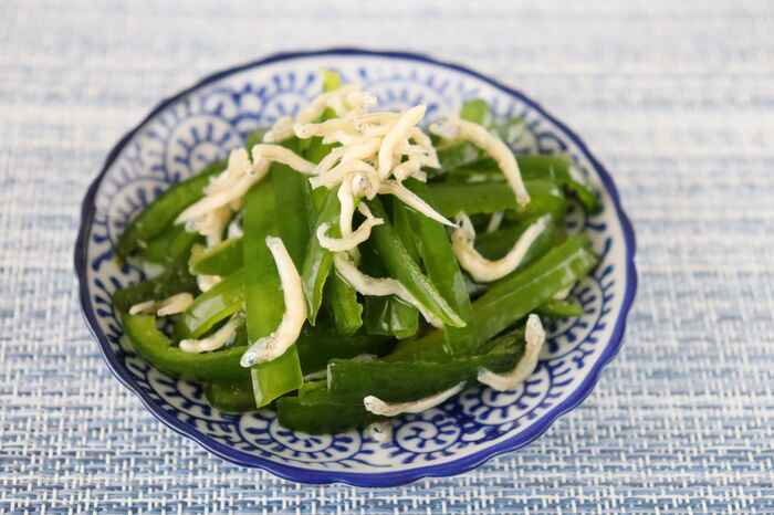 千切りで冷凍し、解凍時に味付けする「じゃこピー煮浸し」
